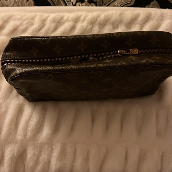 LOUIS VUITTON Monogram Trousse Toilette 28~ will come with COA - Picture 8 of 10